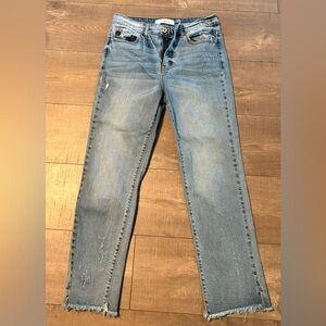 KanCan High Rise
Straight Jean